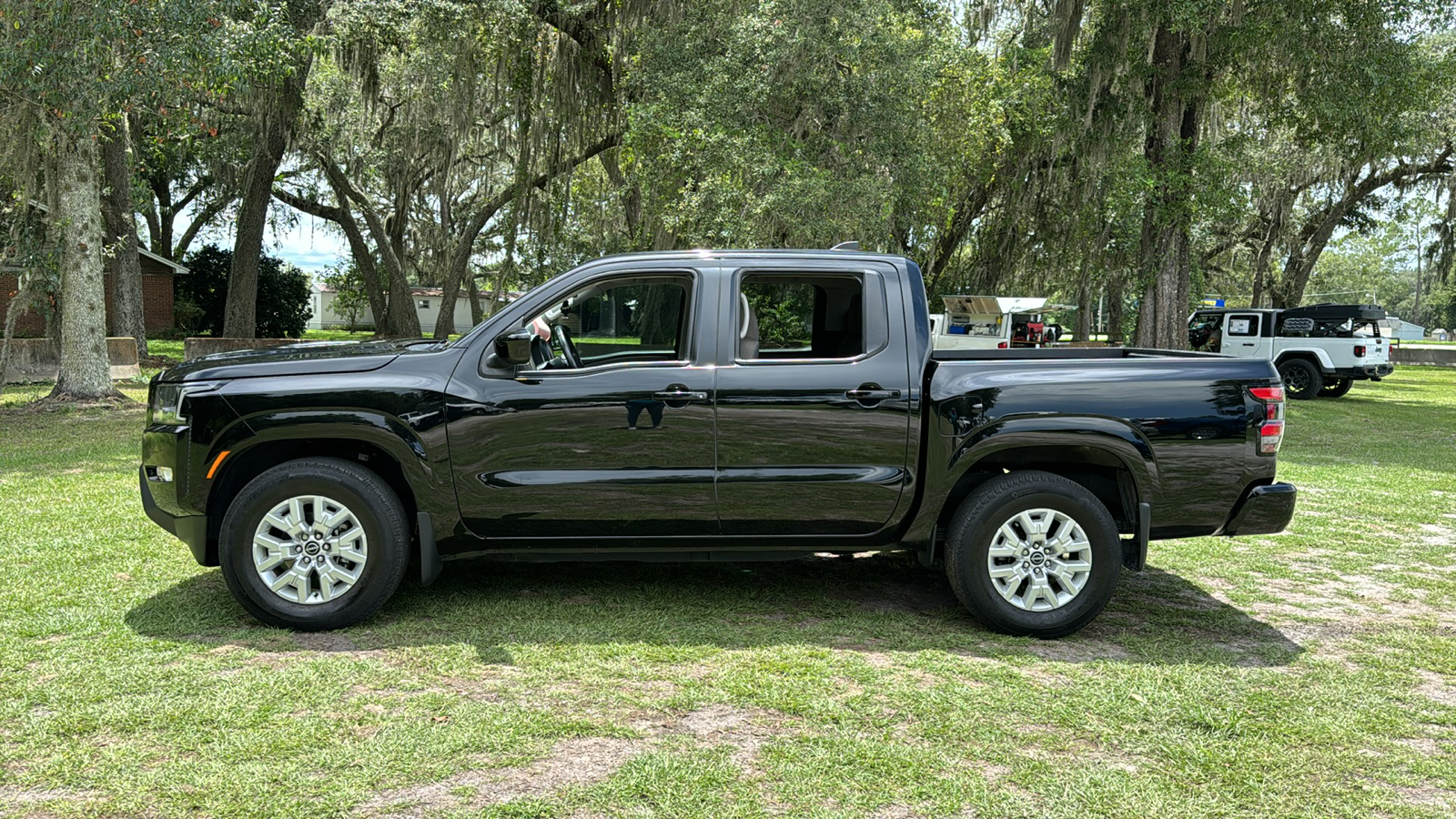 2022 Nissan Frontier SV 3