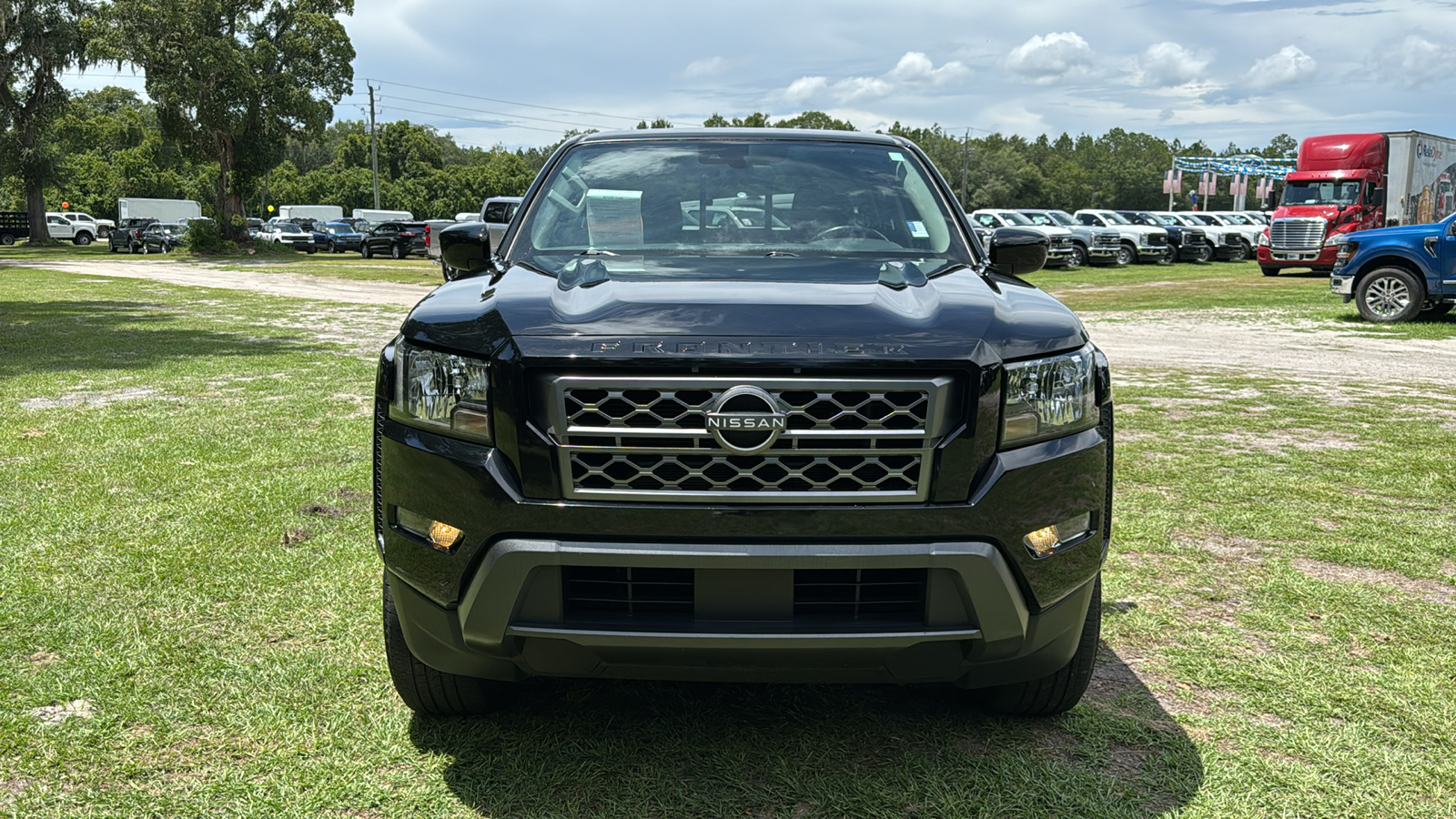 2022 Nissan Frontier SV 11