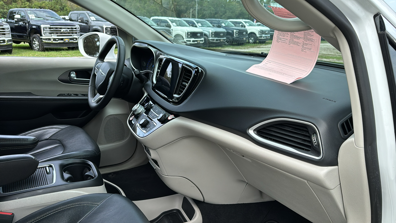 2022 Chrysler Pacifica Touring L 9