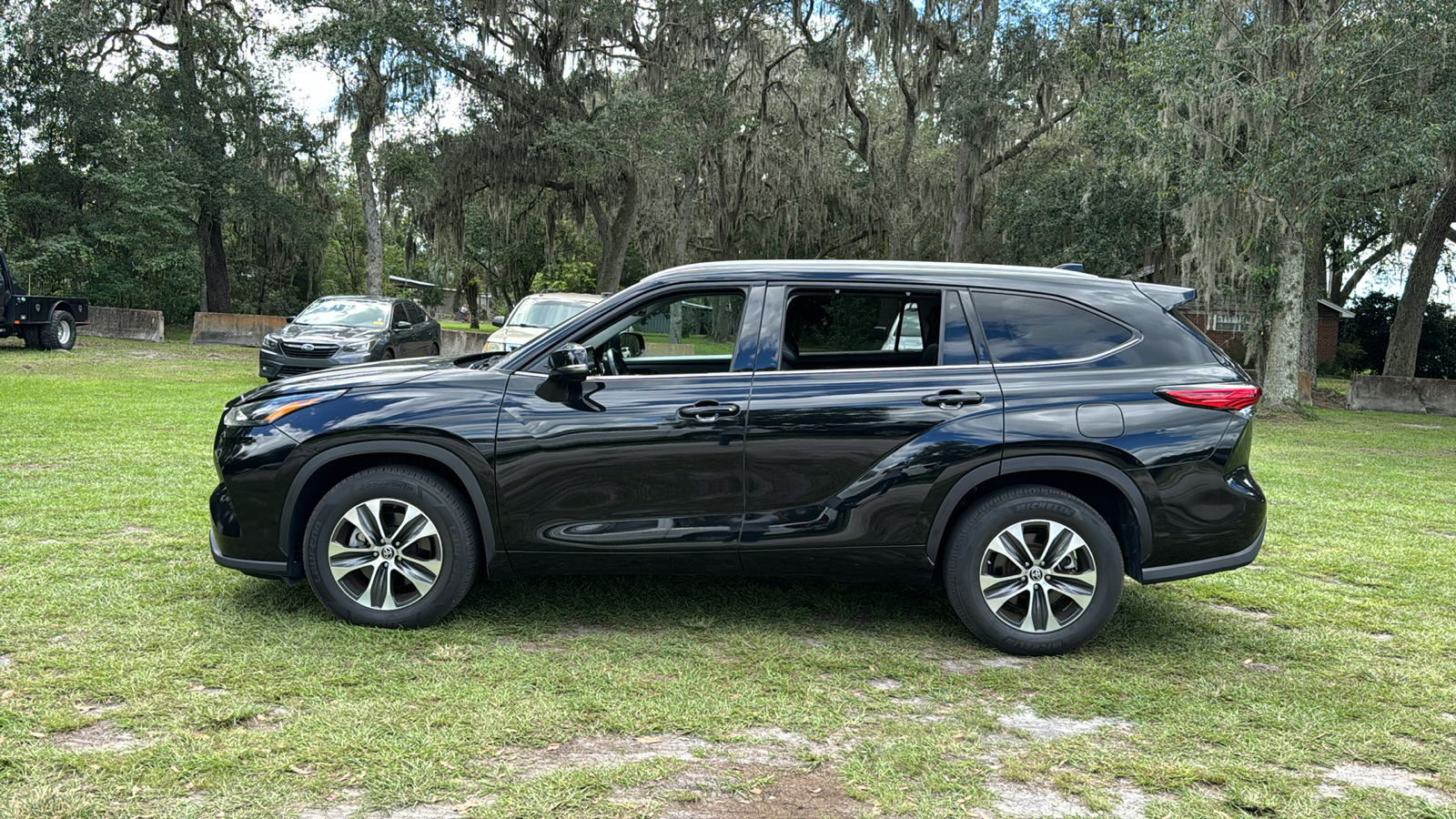 2022 Toyota Highlander XLE 3