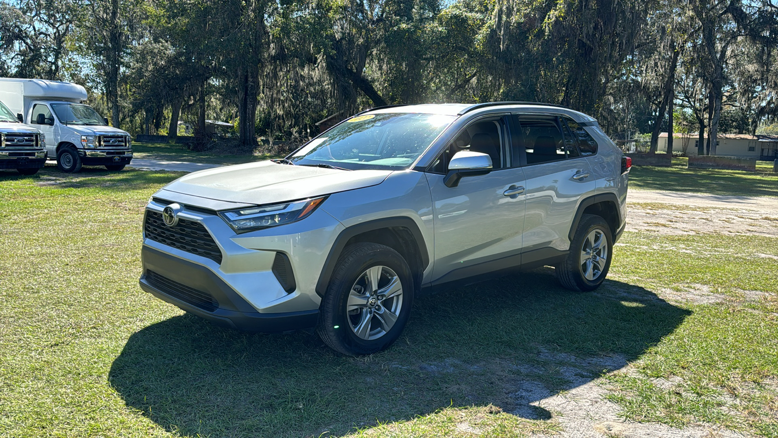 2022 Toyota RAV4 XLE 2