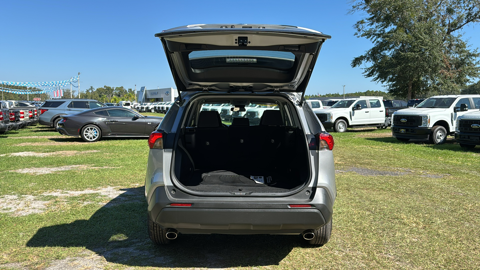 2022 Toyota RAV4 XLE 6