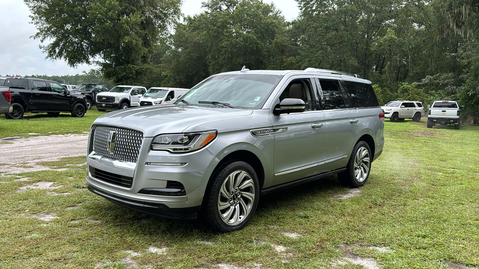 2023 Lincoln Navigator Standard 2