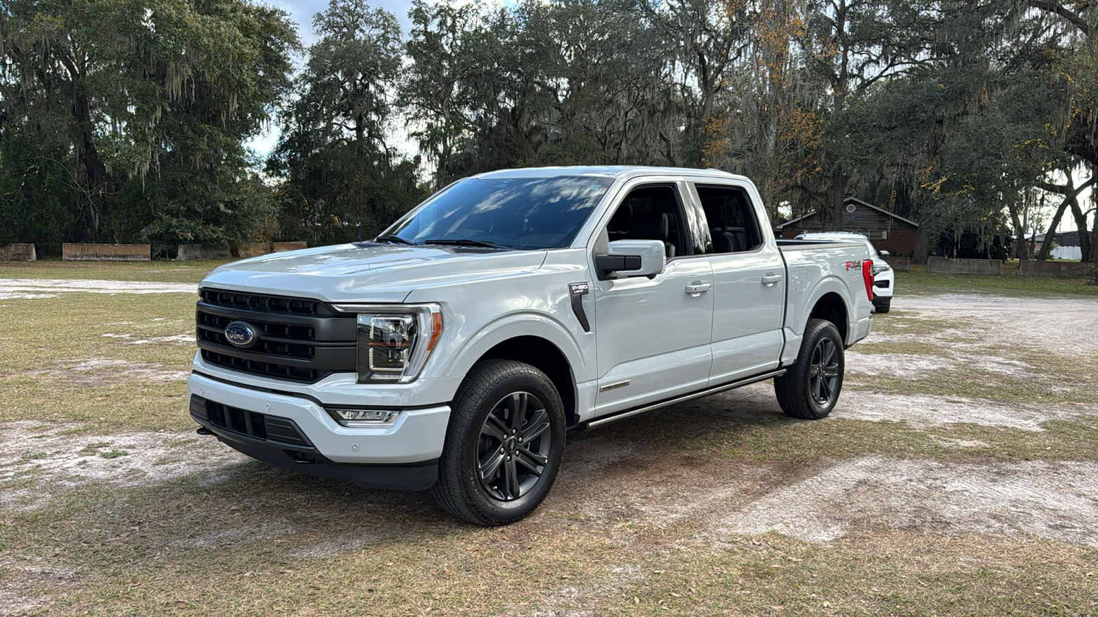 2023 Ford F-150 Lariat 2