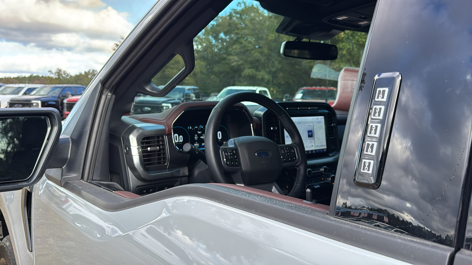 2023 Ford F-150 Lariat 14