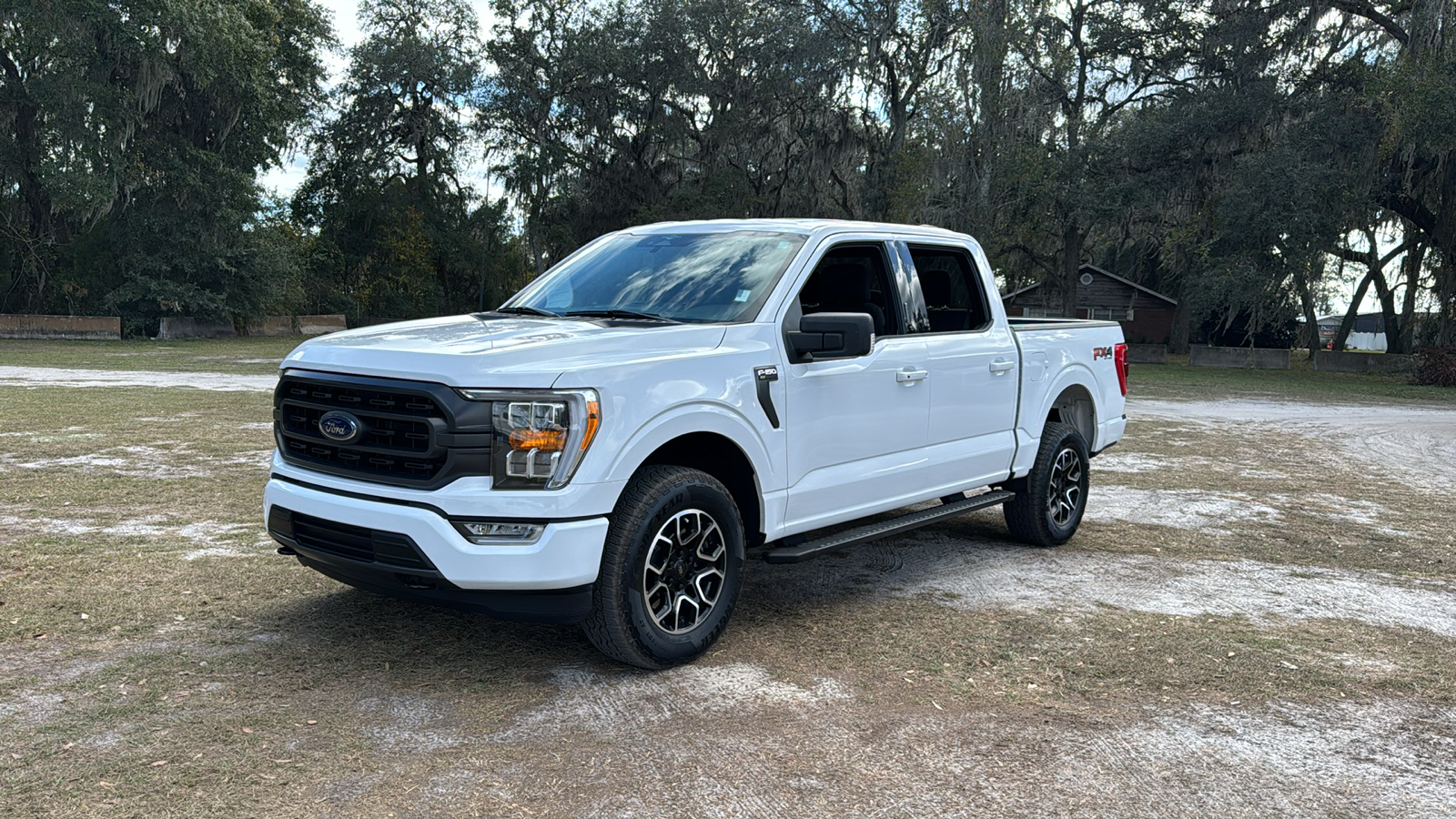 2023 Ford F-150 XLT 2