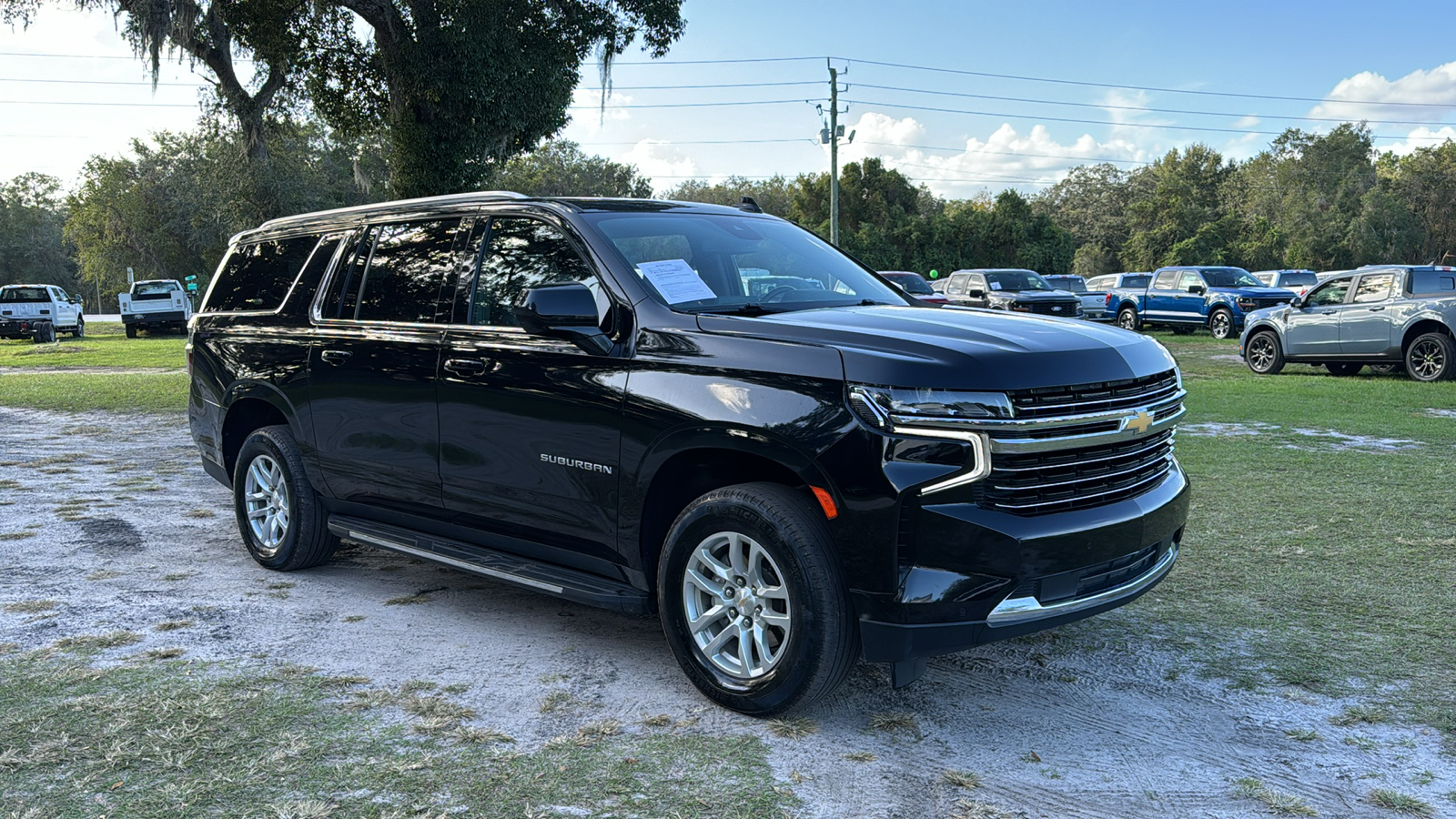 2023 Chevrolet Suburban LT 1