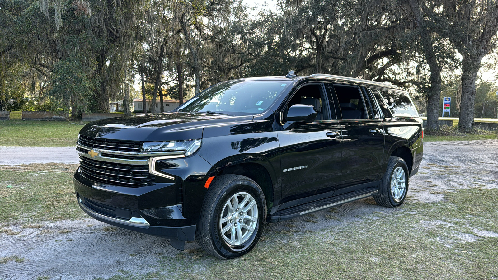 2023 Chevrolet Suburban LT 2