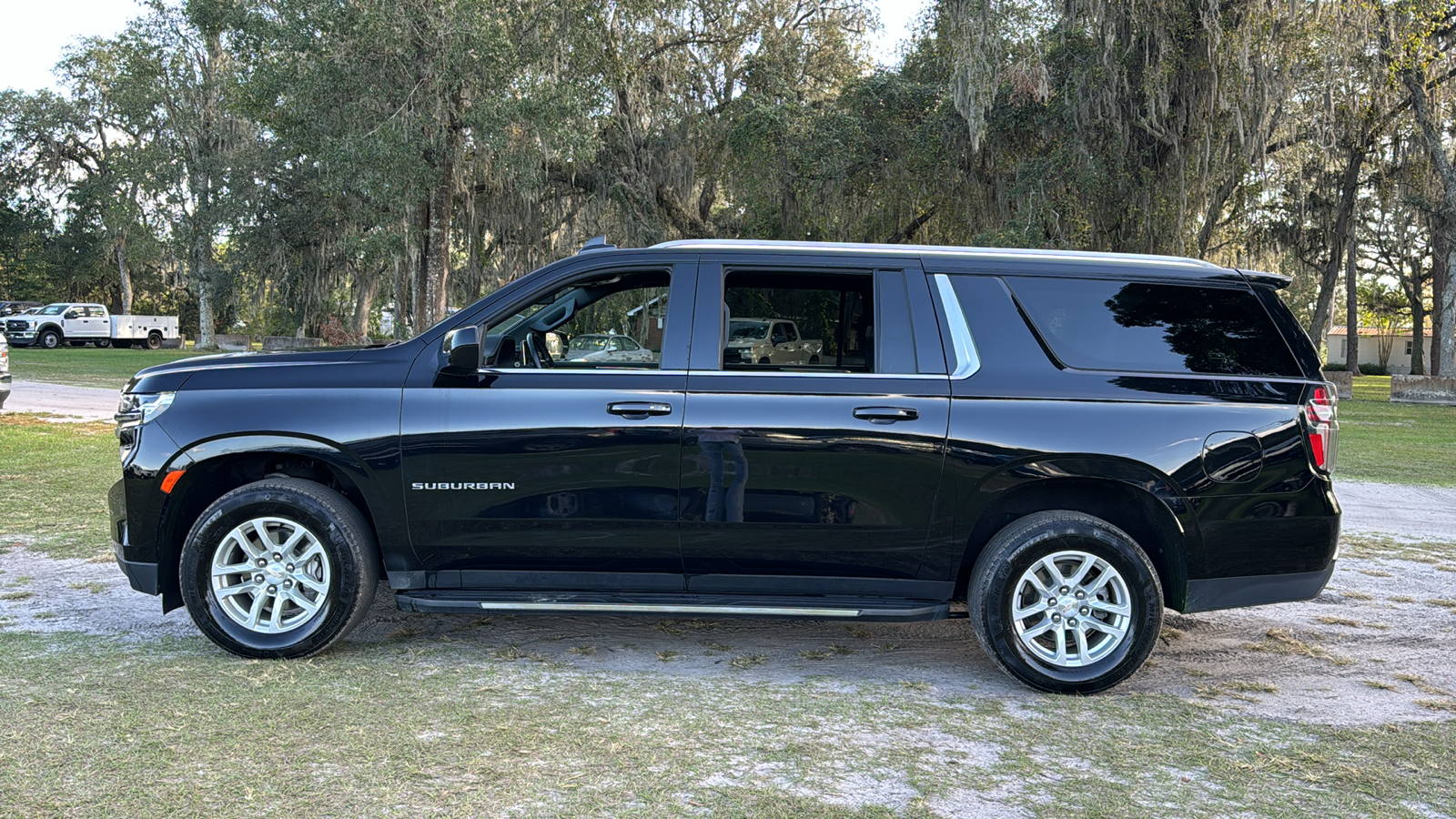 2023 Chevrolet Suburban LT 3