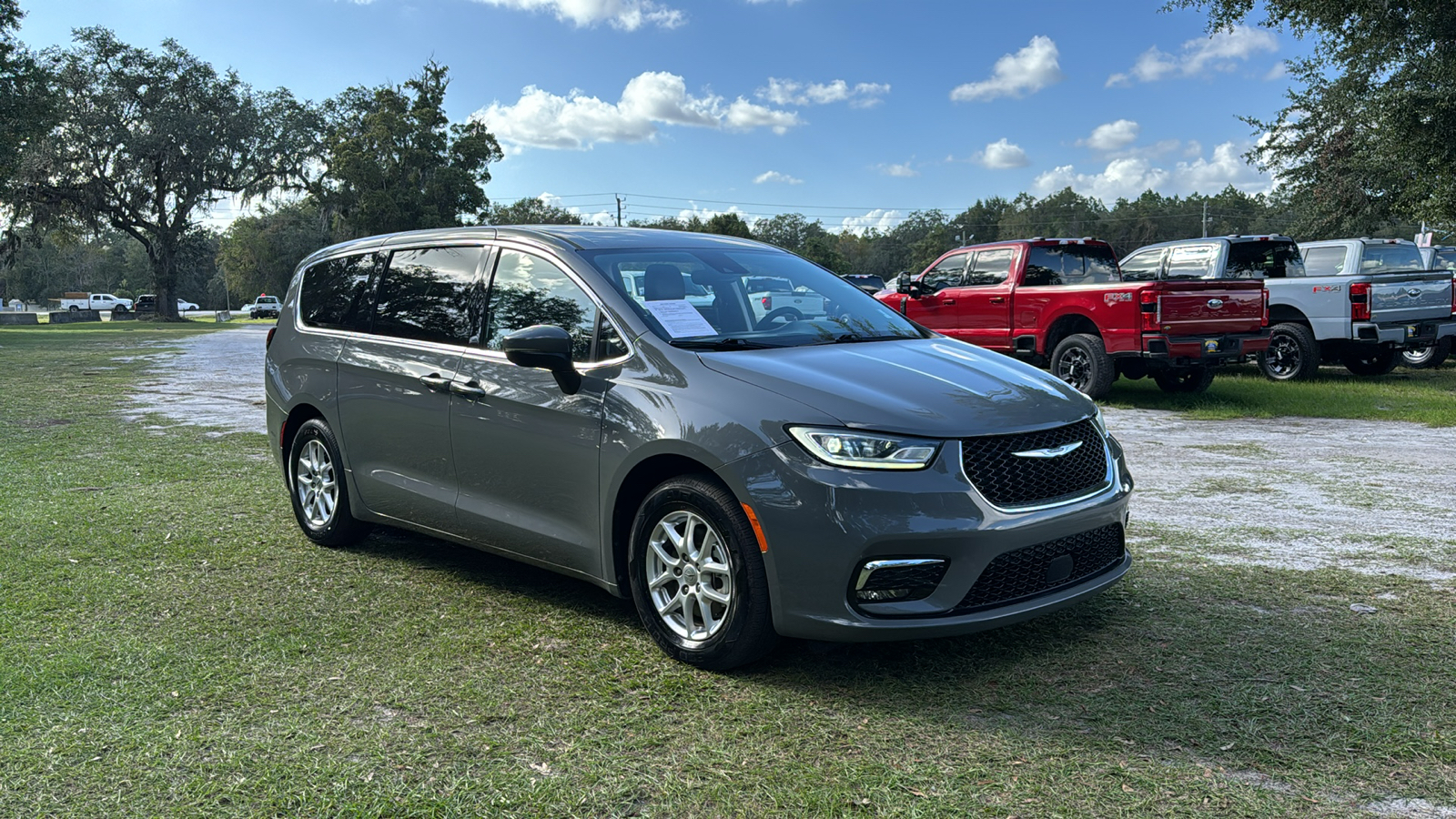 2023 Chrysler Pacifica Touring L 1