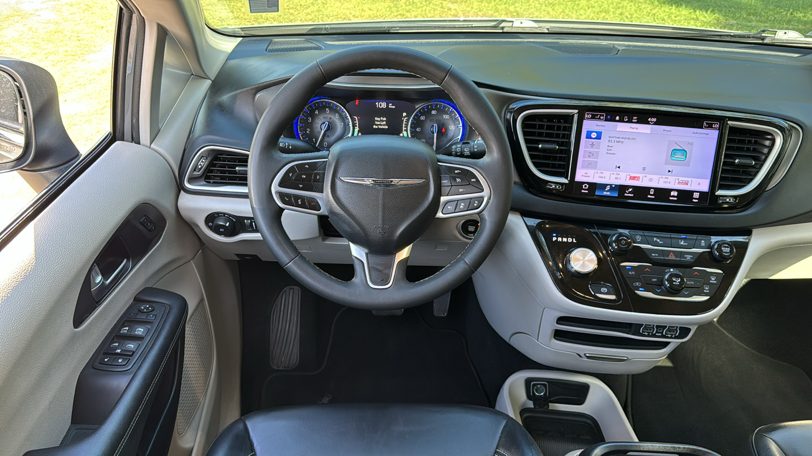 2023 Chrysler Pacifica Touring L 16