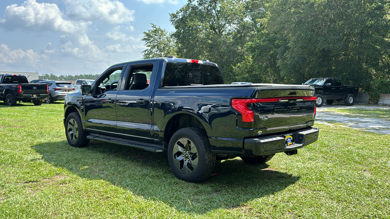 2023 Ford F-150 Lightning Lariat 3