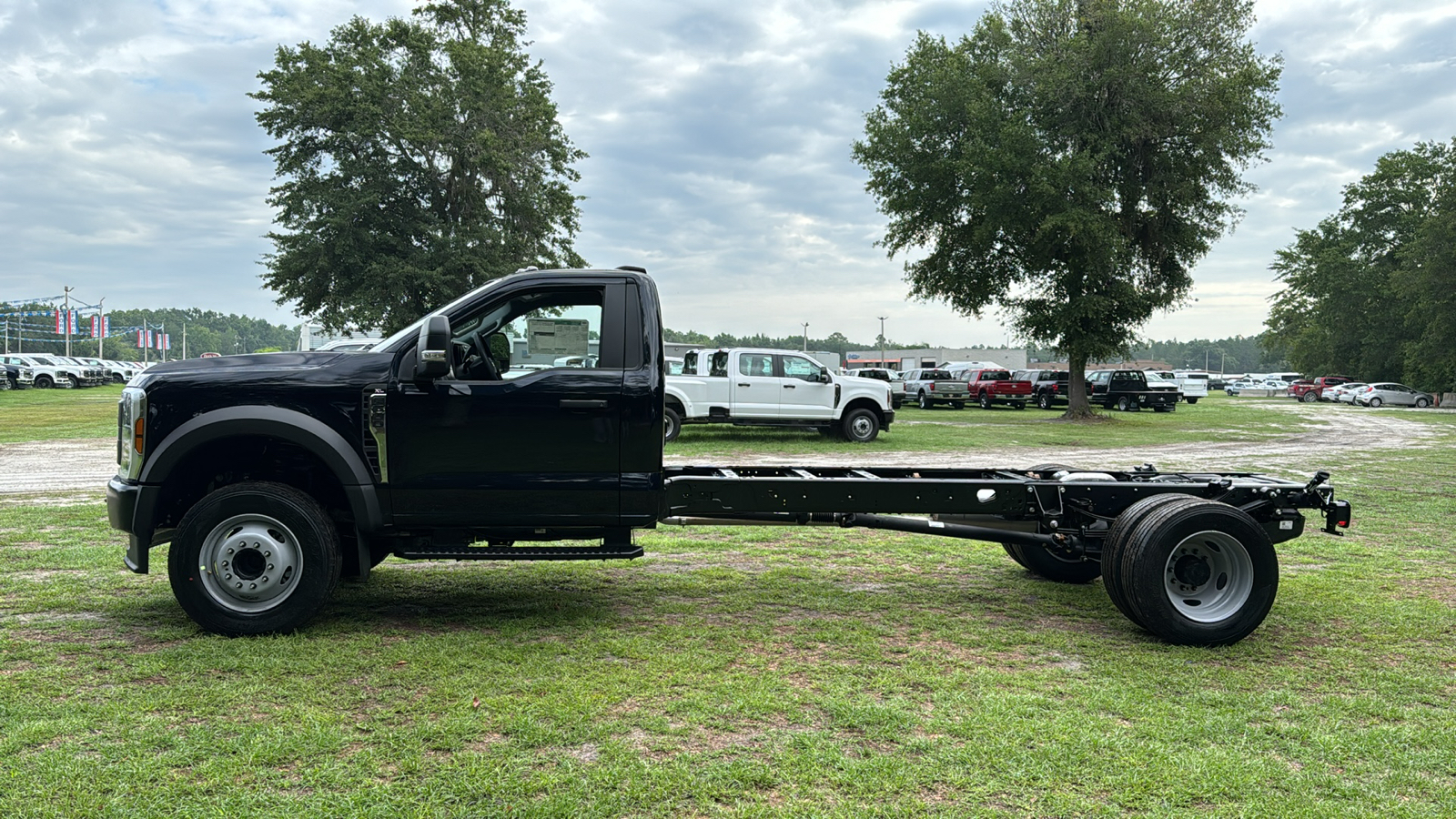 2024 Ford F-600SD XL 3