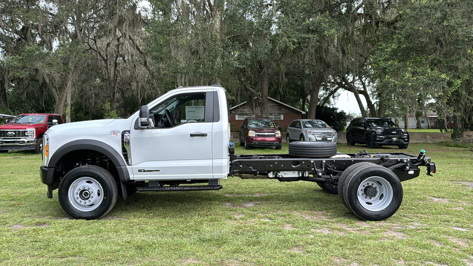 2024 Ford F-600 Super Duty  3