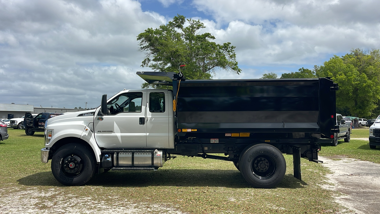2024 Ford F-750SD Base 3