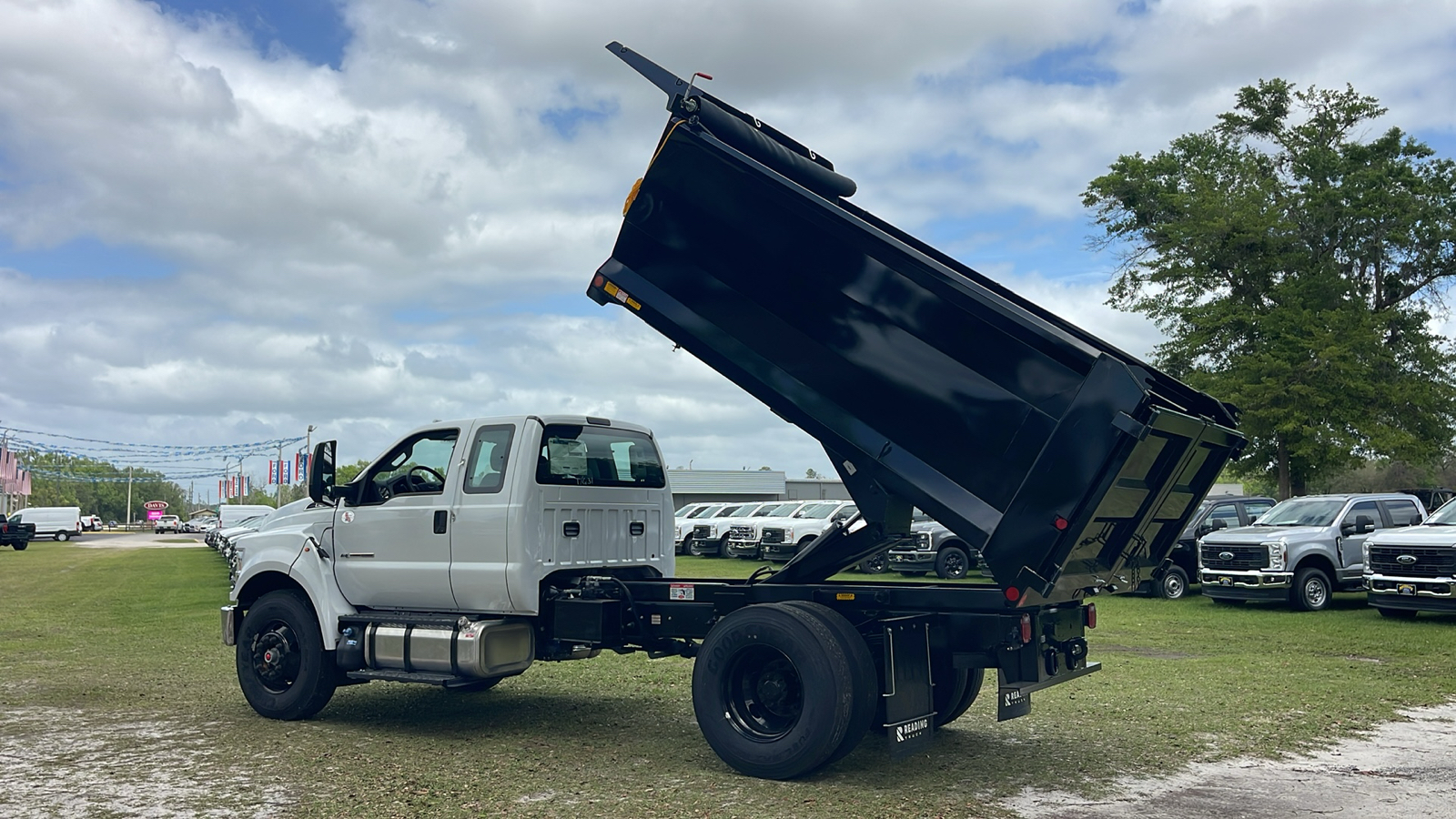 2024 Ford F-750SD Base 27