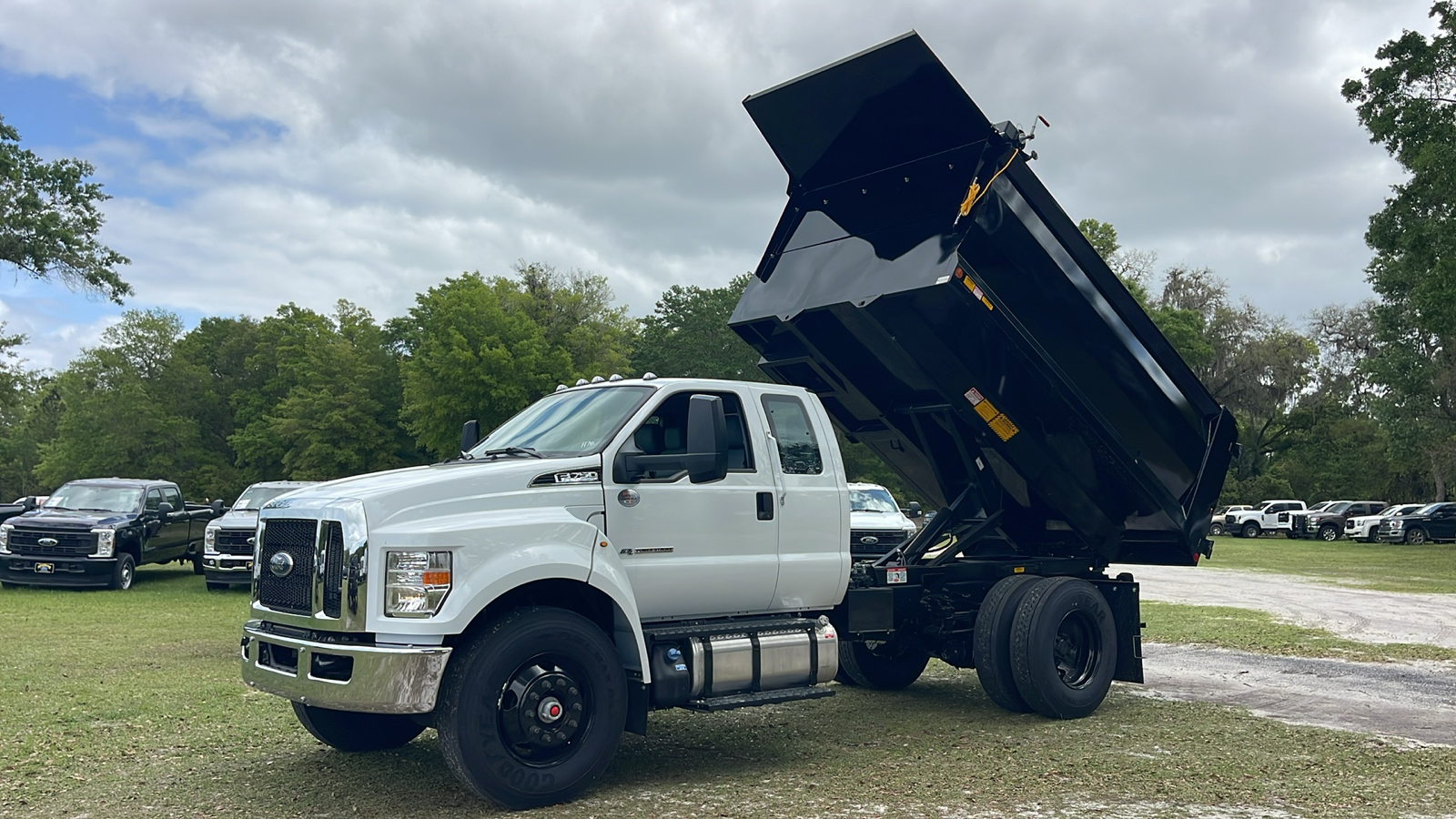 2024 Ford F-750SD Base 28
