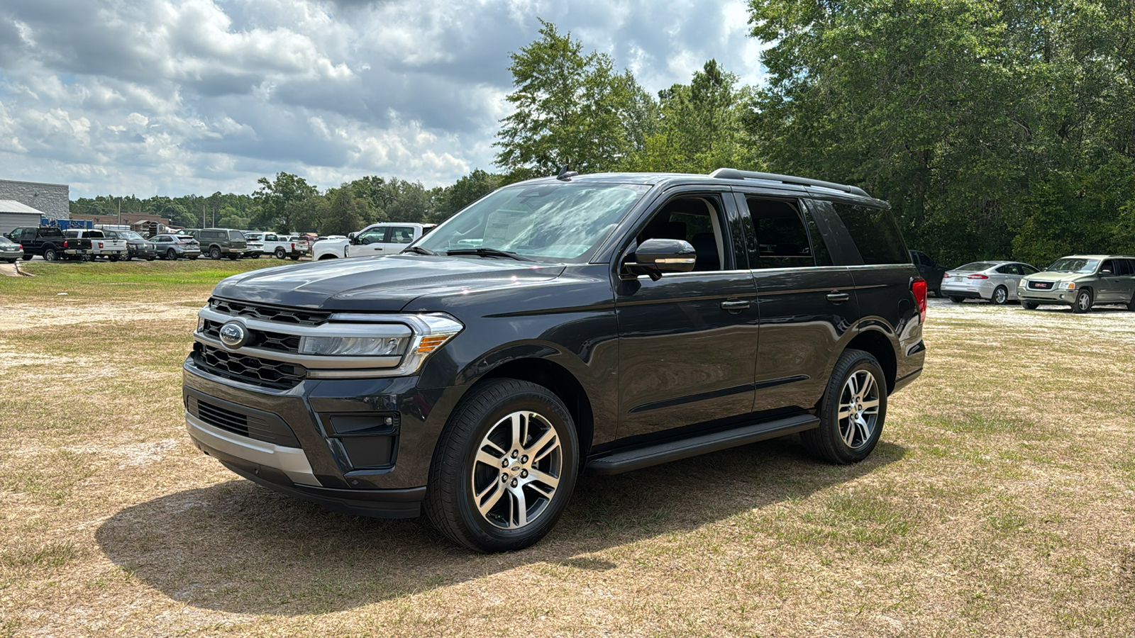 2024 Ford Expedition XLT 2