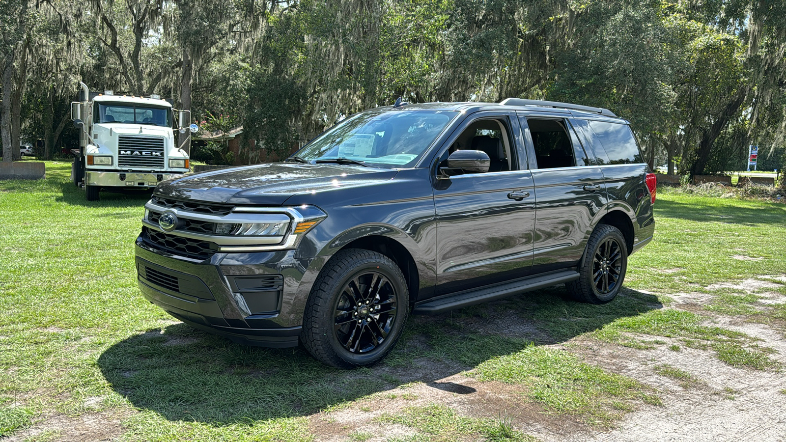 2024 Ford Expedition XLT 2