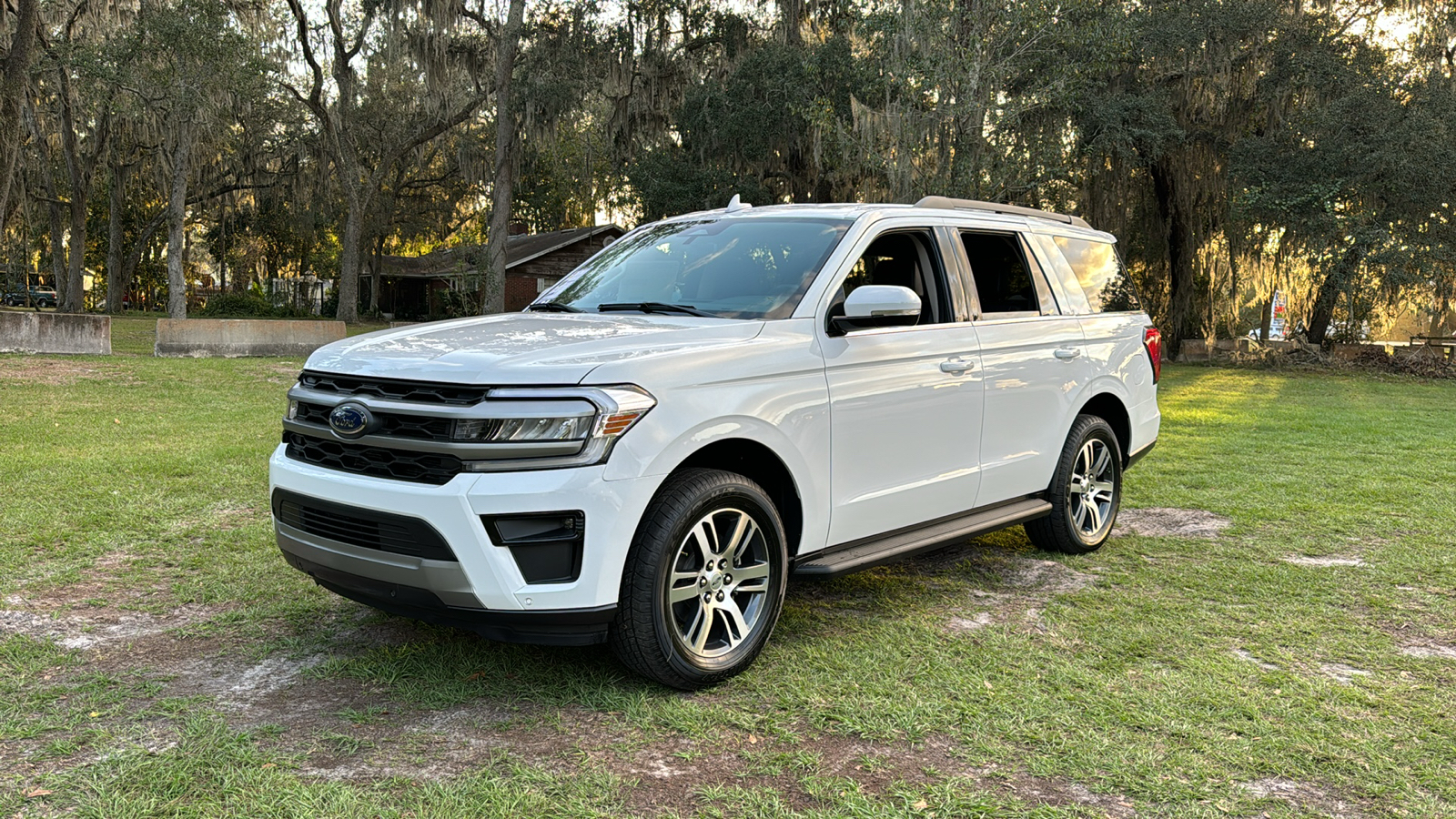 2024 Ford Expedition XLT 2