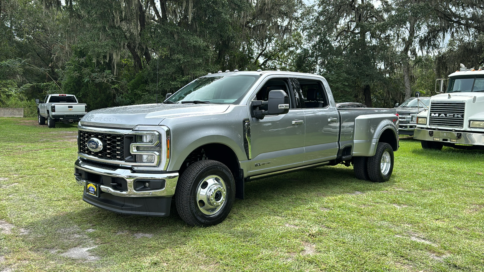 2024 Ford F-350SD Lariat 2