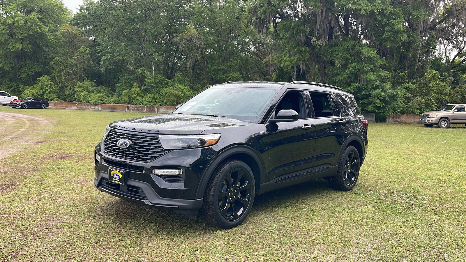 2024 Ford Explorer ST-Line 2