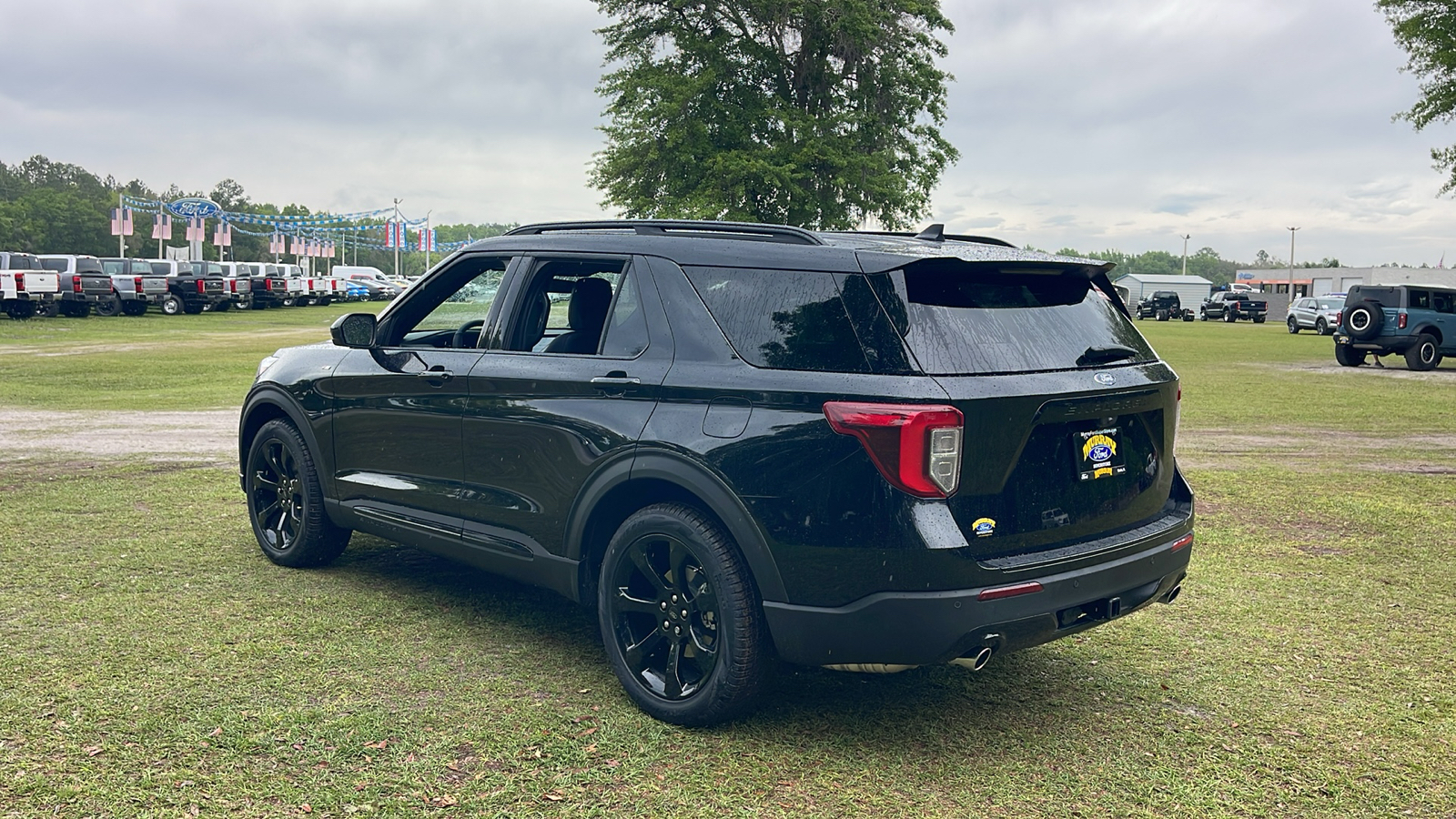 2024 Ford Explorer ST-Line 4