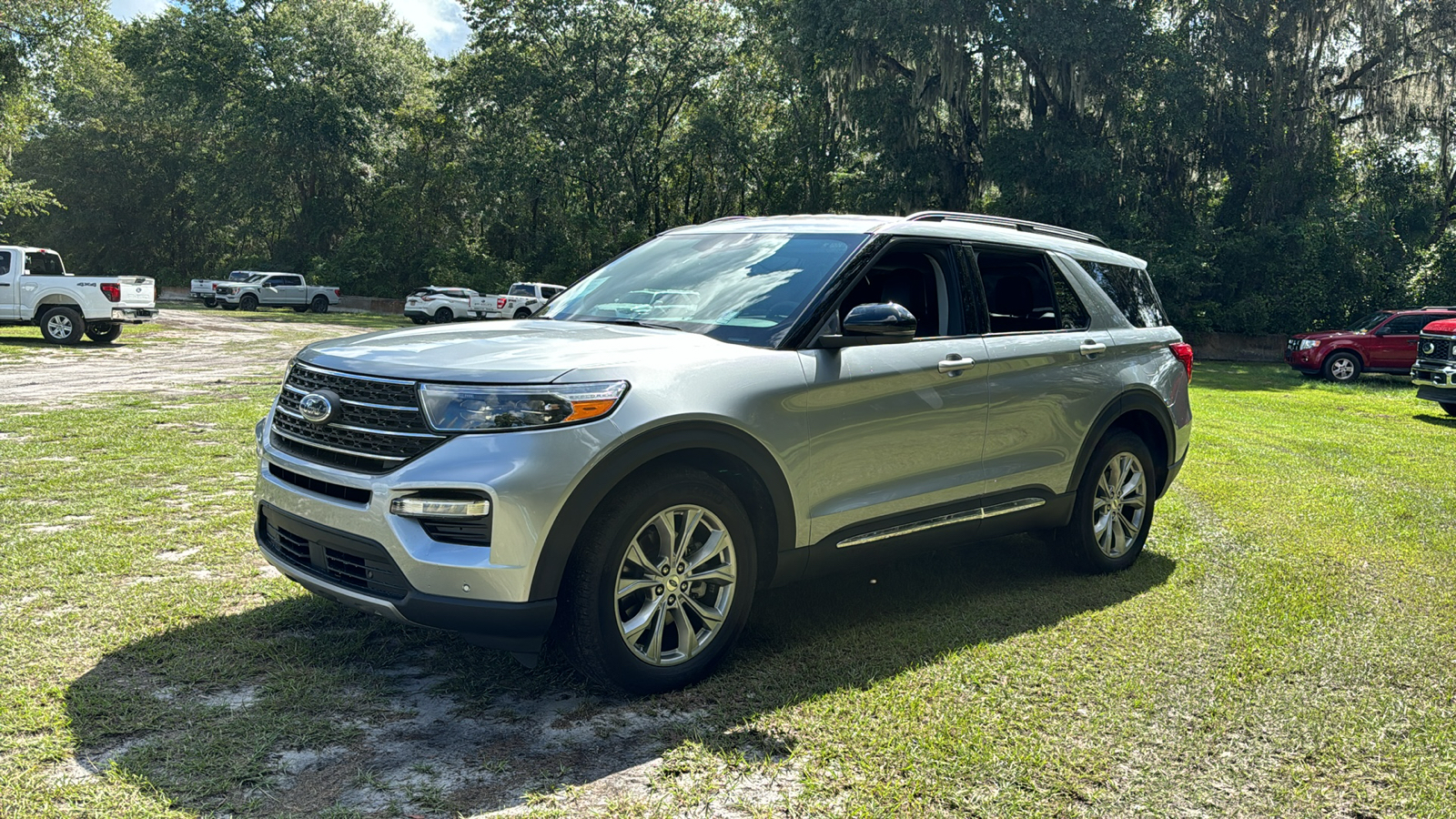 2024 Ford Explorer XLT 2