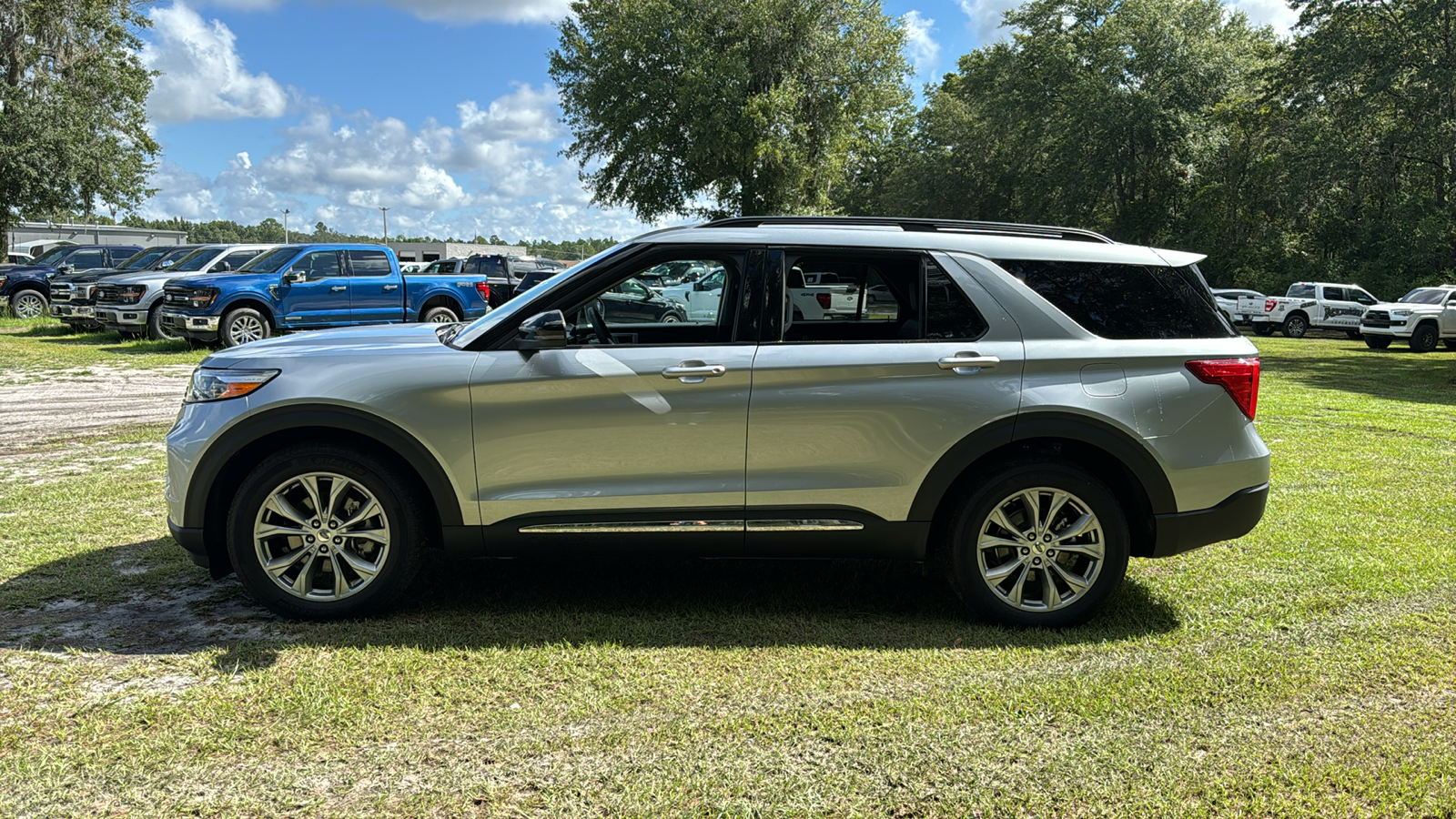 2024 Ford Explorer XLT 3