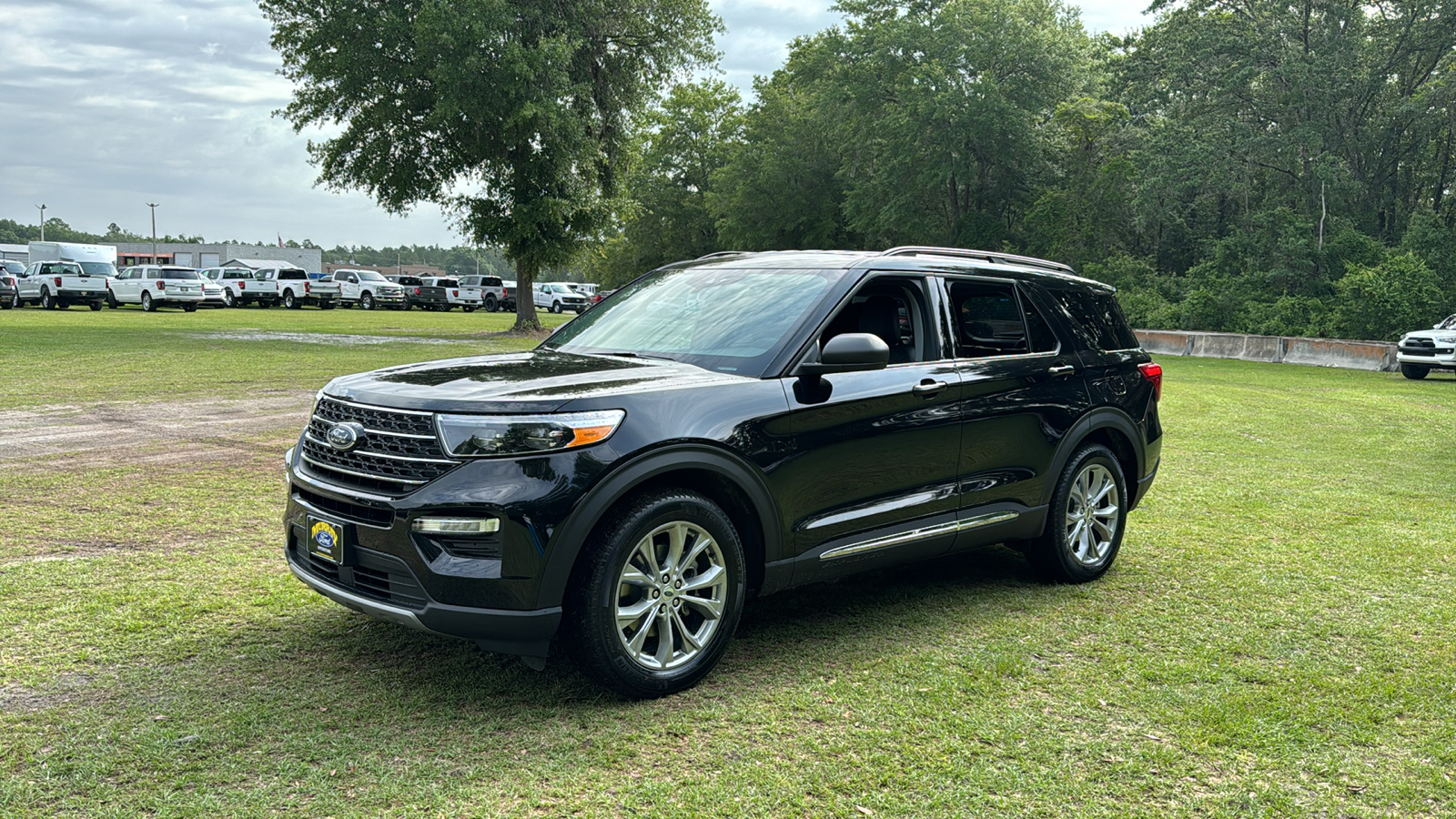 2024 Ford Explorer XLT 2