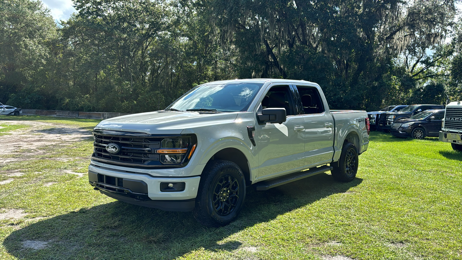 2024 Ford F-150 XLT 2