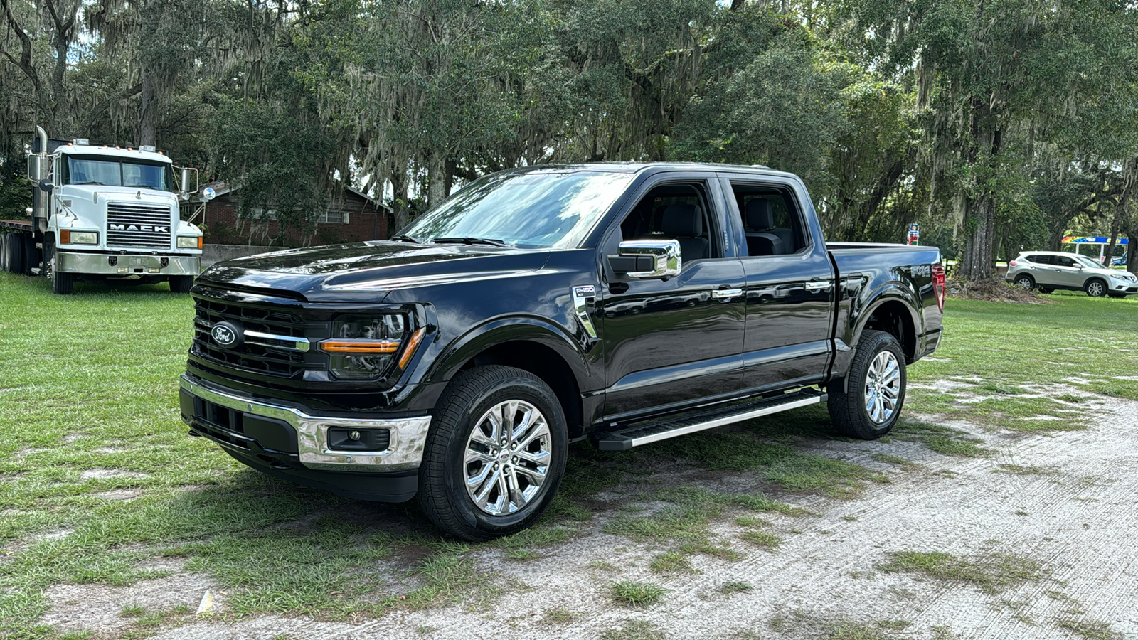 2024 Ford F-150 XLT 2