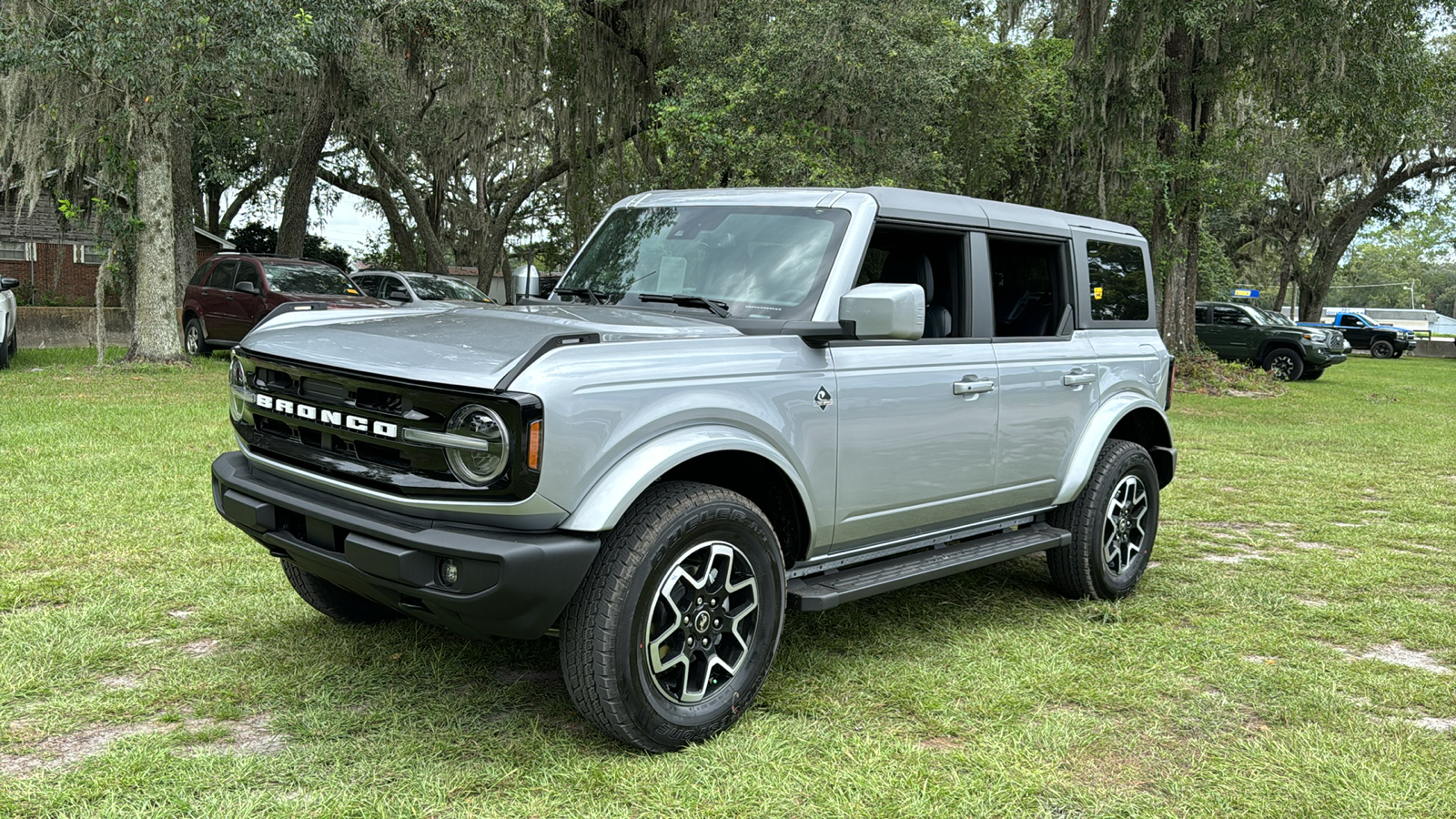 2024 Ford Bronco Outer Banks 2