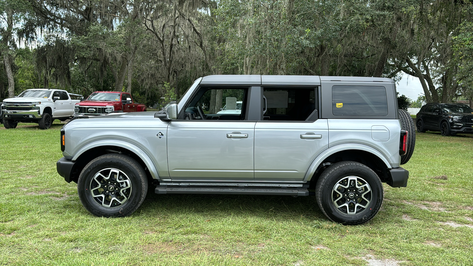 2024 Ford Bronco Outer Banks 3