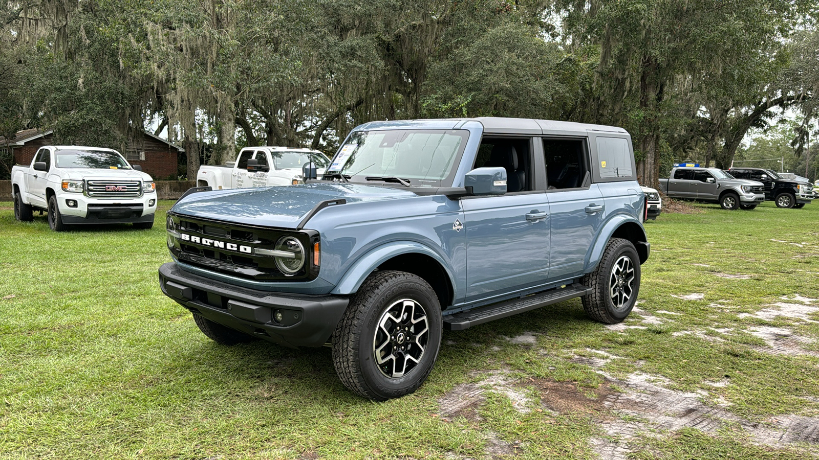 2024 Ford Bronco Outer Banks 2