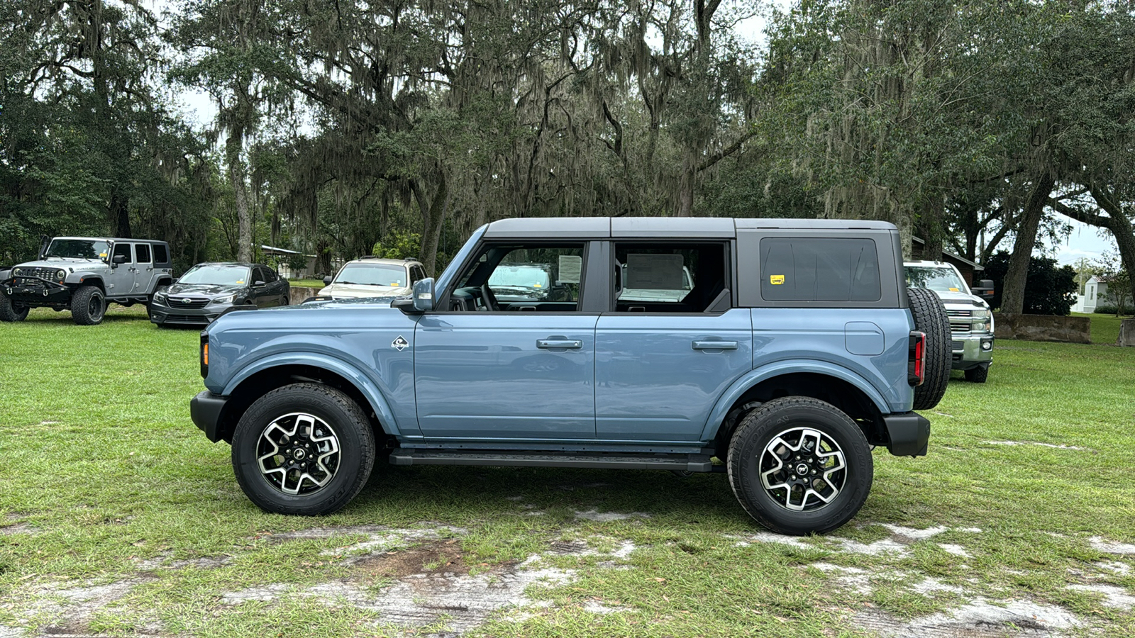 2024 Ford Bronco Outer Banks 3