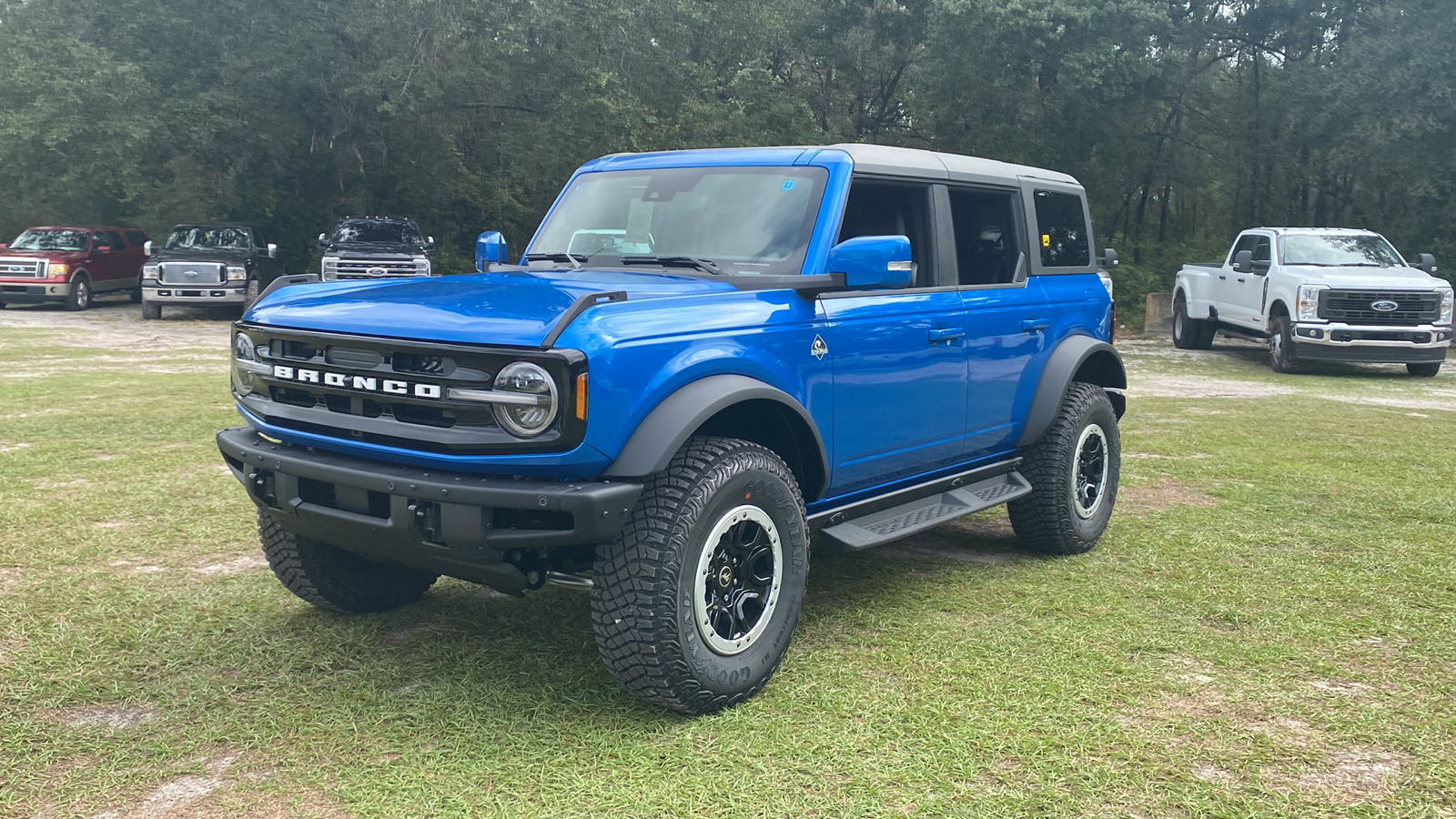 2024 Ford Bronco Outer Banks 3