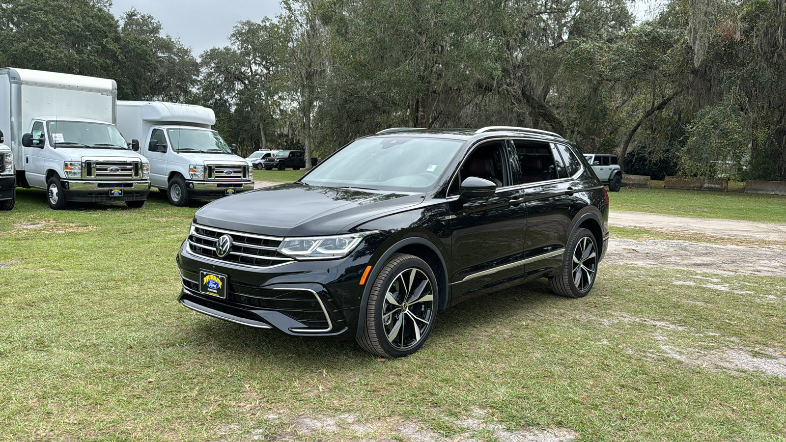 2024 Volkswagen Tiguan 2.0T SEL R-Line 2