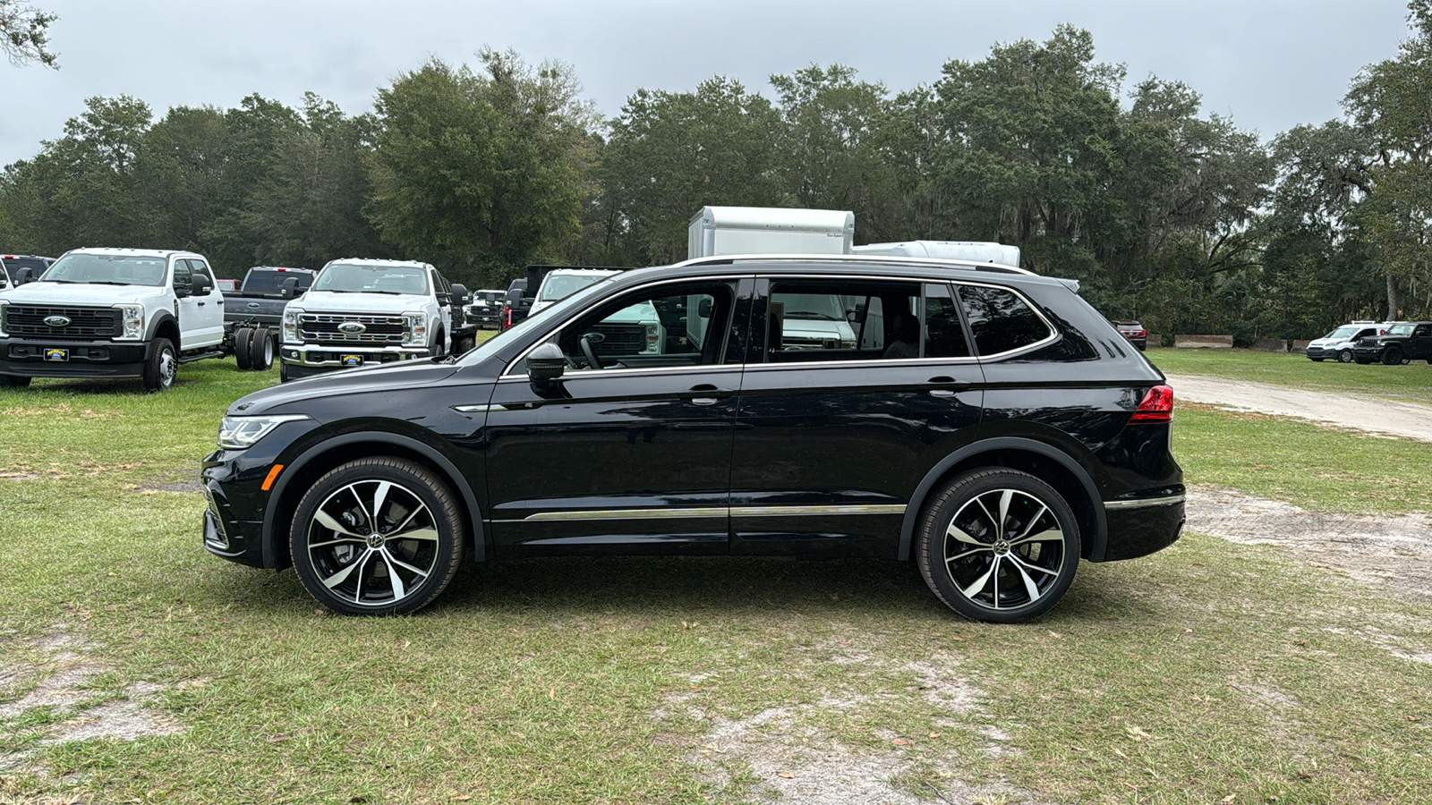 2024 Volkswagen Tiguan 2.0T SEL R-Line 3