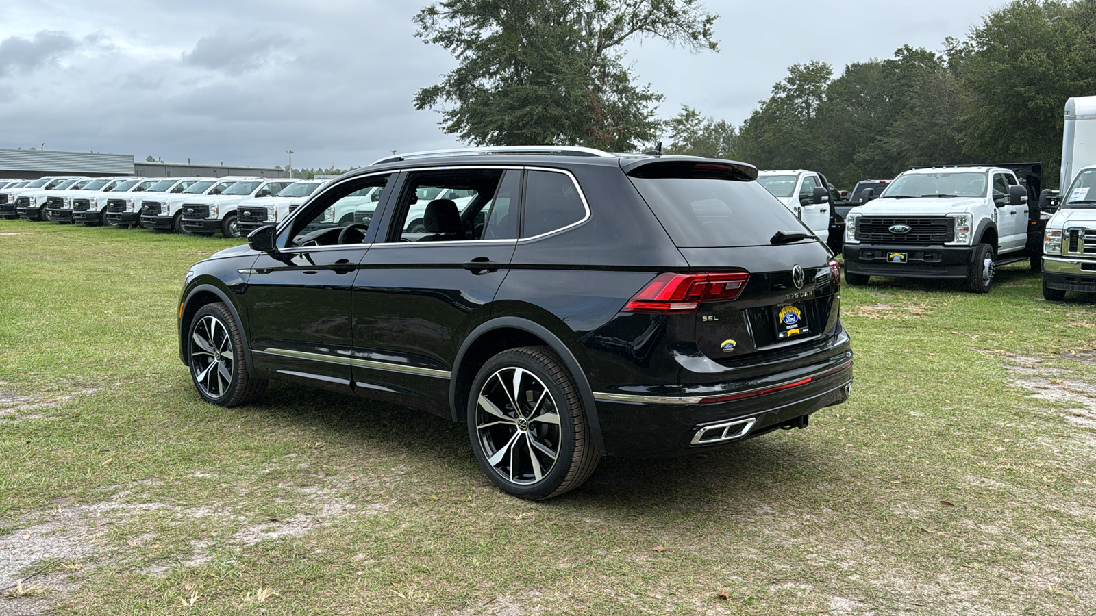 2024 Volkswagen Tiguan 2.0T SEL R-Line 4