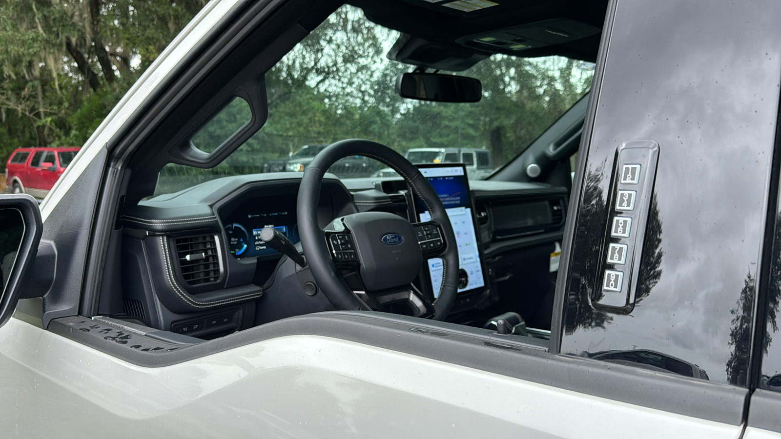 2024 Ford F-150 Lightning Platinum 15