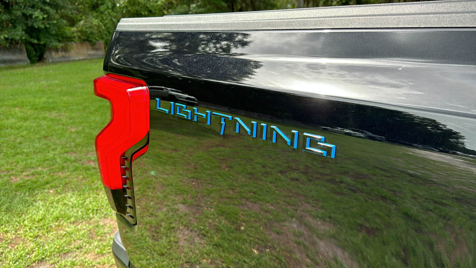 2024 Ford F-150 Lightning XLT 8