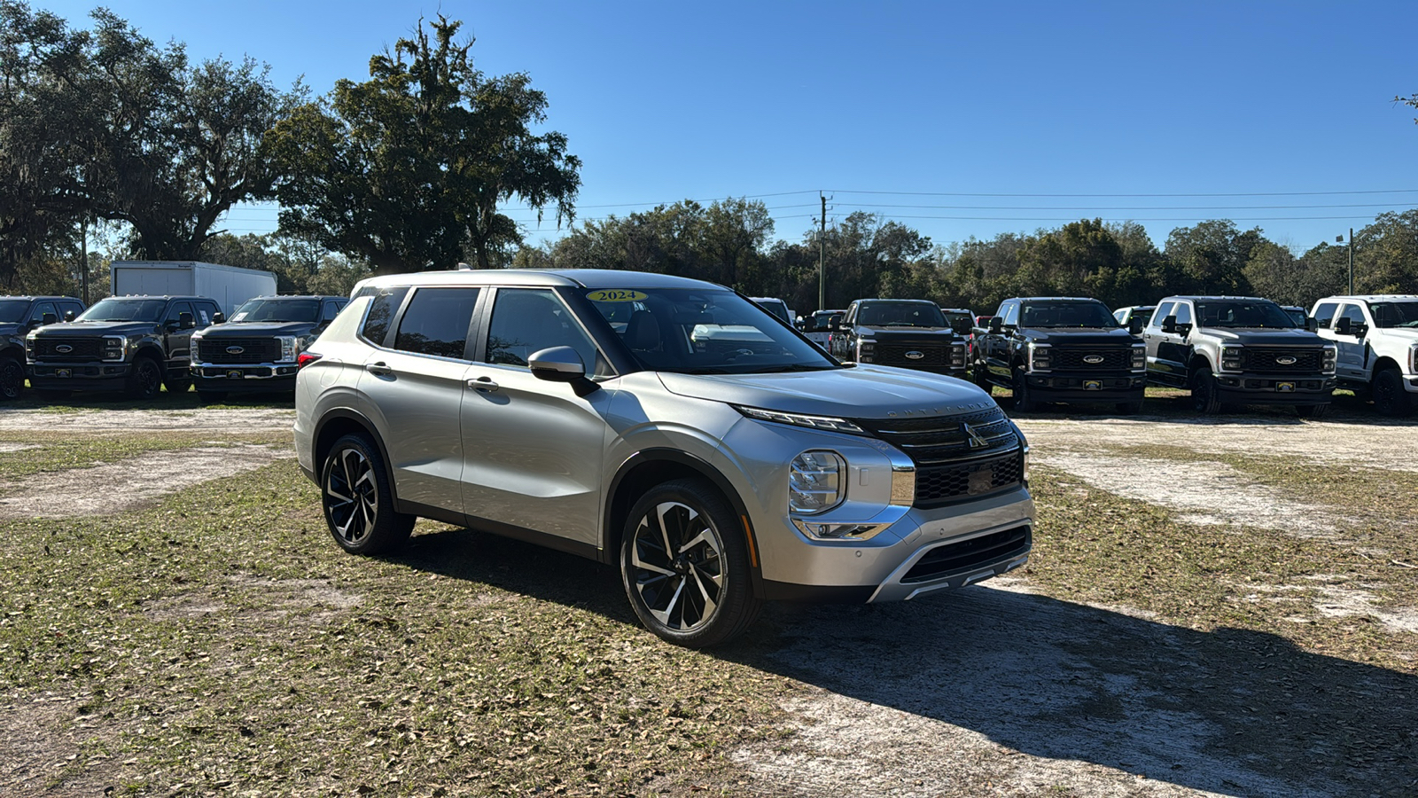 2024 Mitsubishi Outlander  1