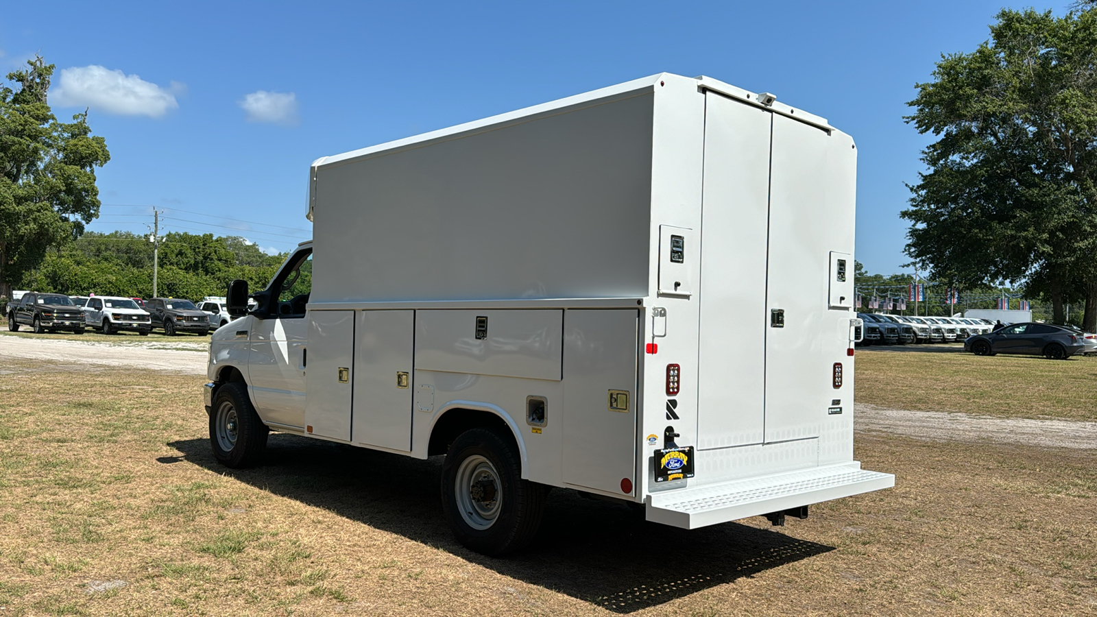 2025 Ford E-350SD Base 4