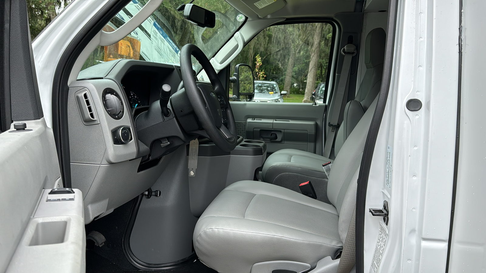 2025 Ford E-350SD Base 4