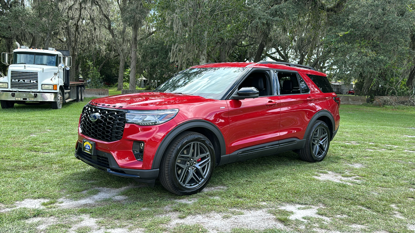 2025 Ford Explorer ST-Line 2