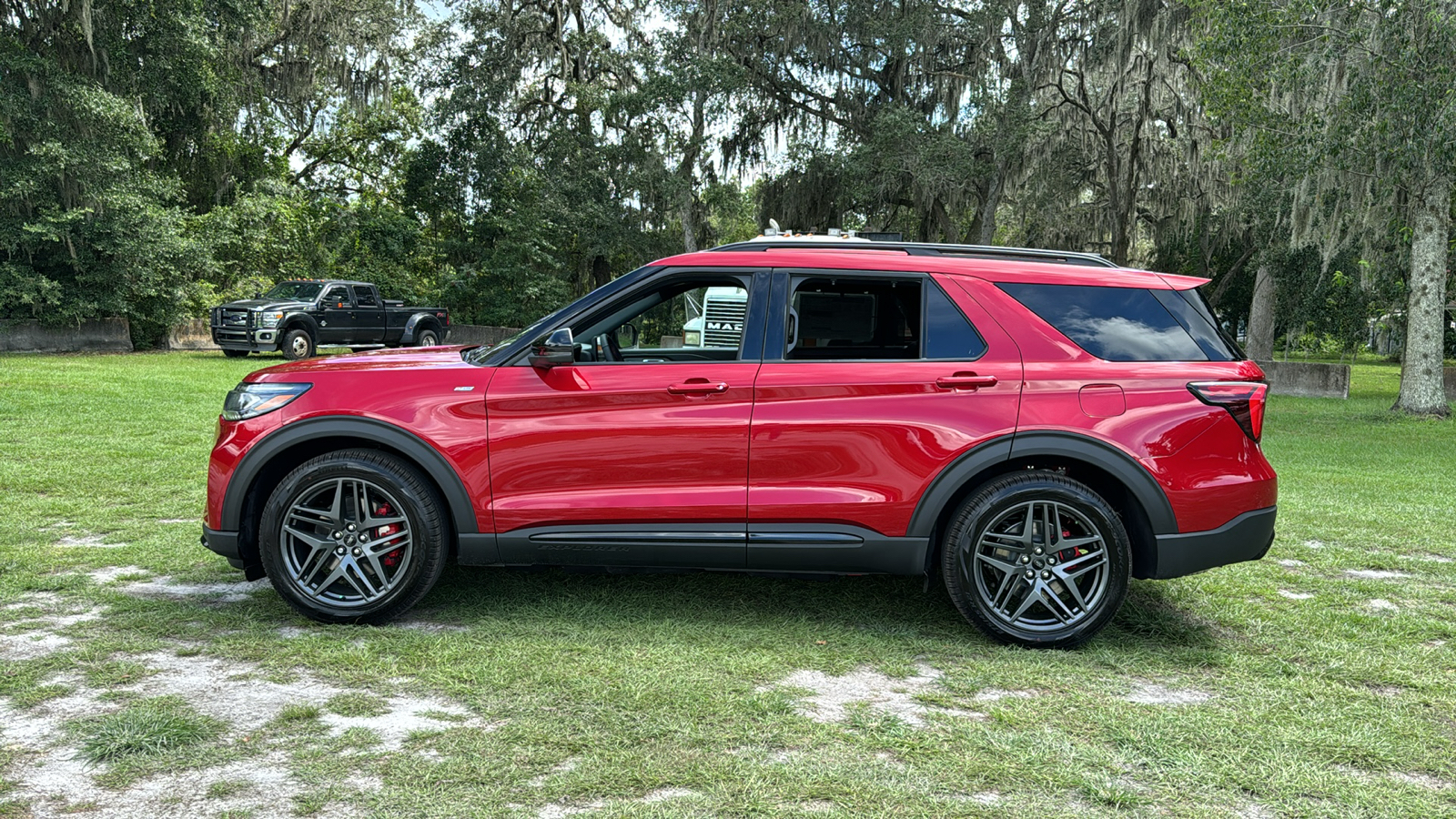 2025 Ford Explorer ST-Line 3