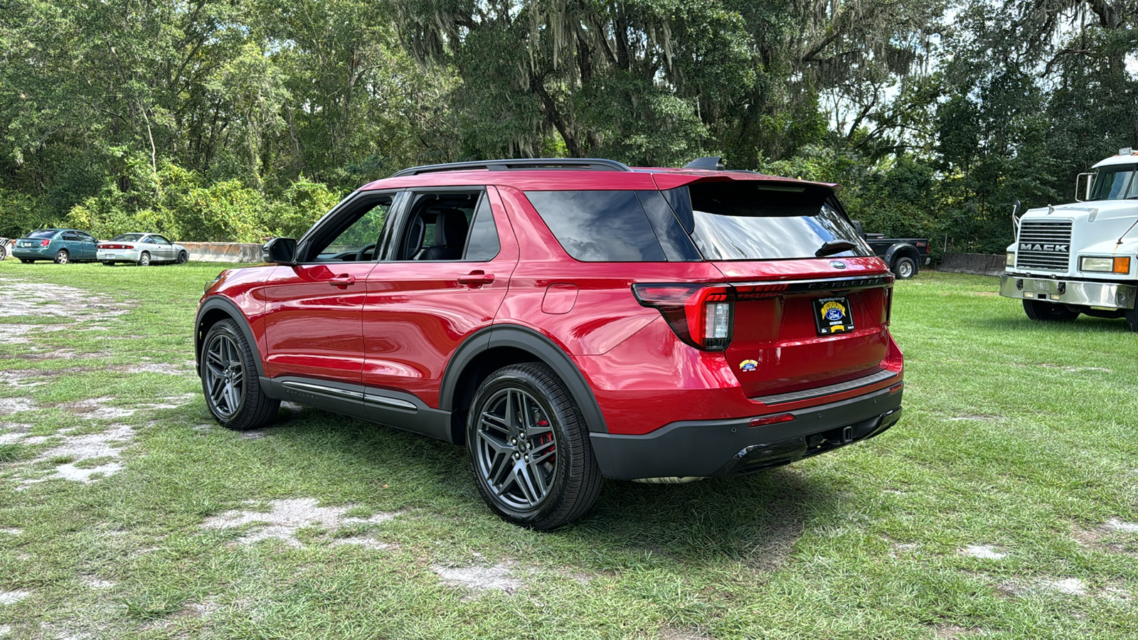 2025 Ford Explorer ST-Line 4