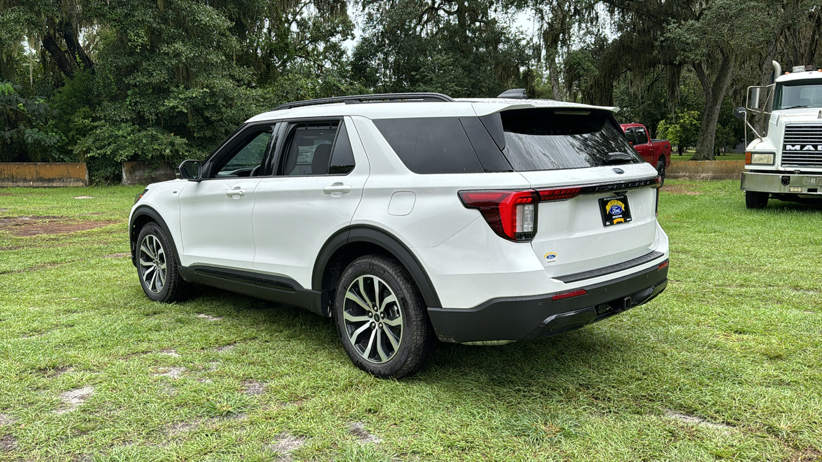 2025 Ford Explorer ST-Line 4