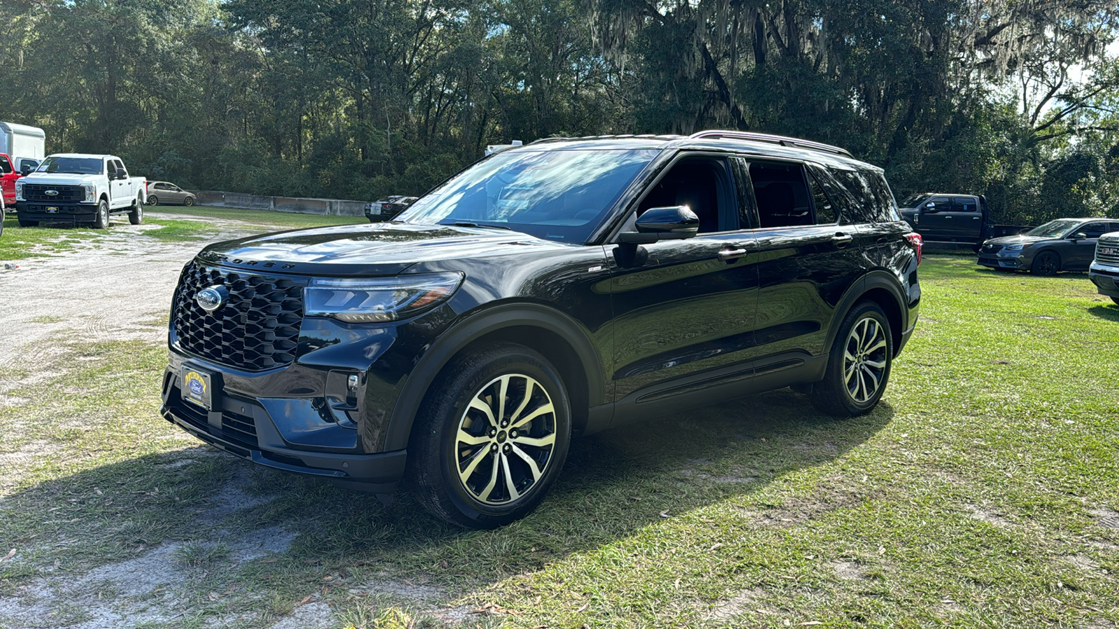 2025 Ford Explorer ST-Line 2